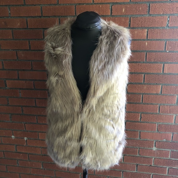 Chicwish Faux Fur Vest NWOT - Picture 2 of 8